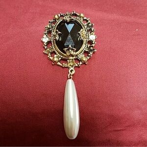 Elegant Gold and Black Brooch with Pearl Drop